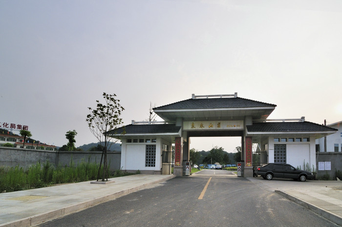 广州泉水山庄简介；广州美食餐厅推荐；广州烧烤场地推荐